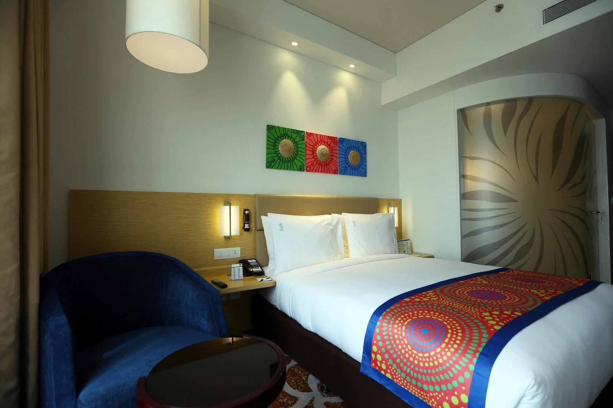 Holiday Inn Express Chennai Old Mahabalipuram Road Bagian luar foto