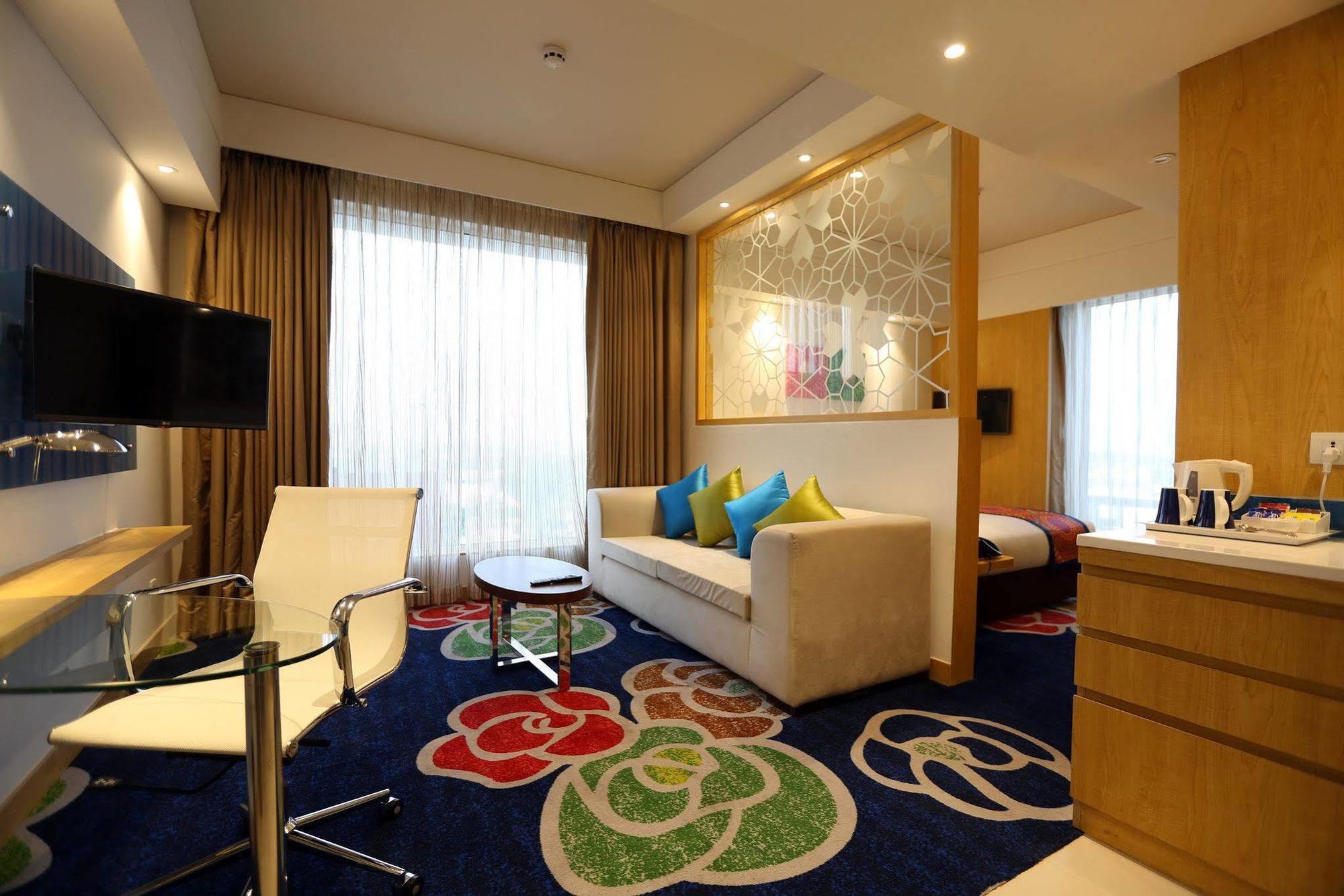 Holiday Inn Express Chennai Old Mahabalipuram Road Bagian luar foto