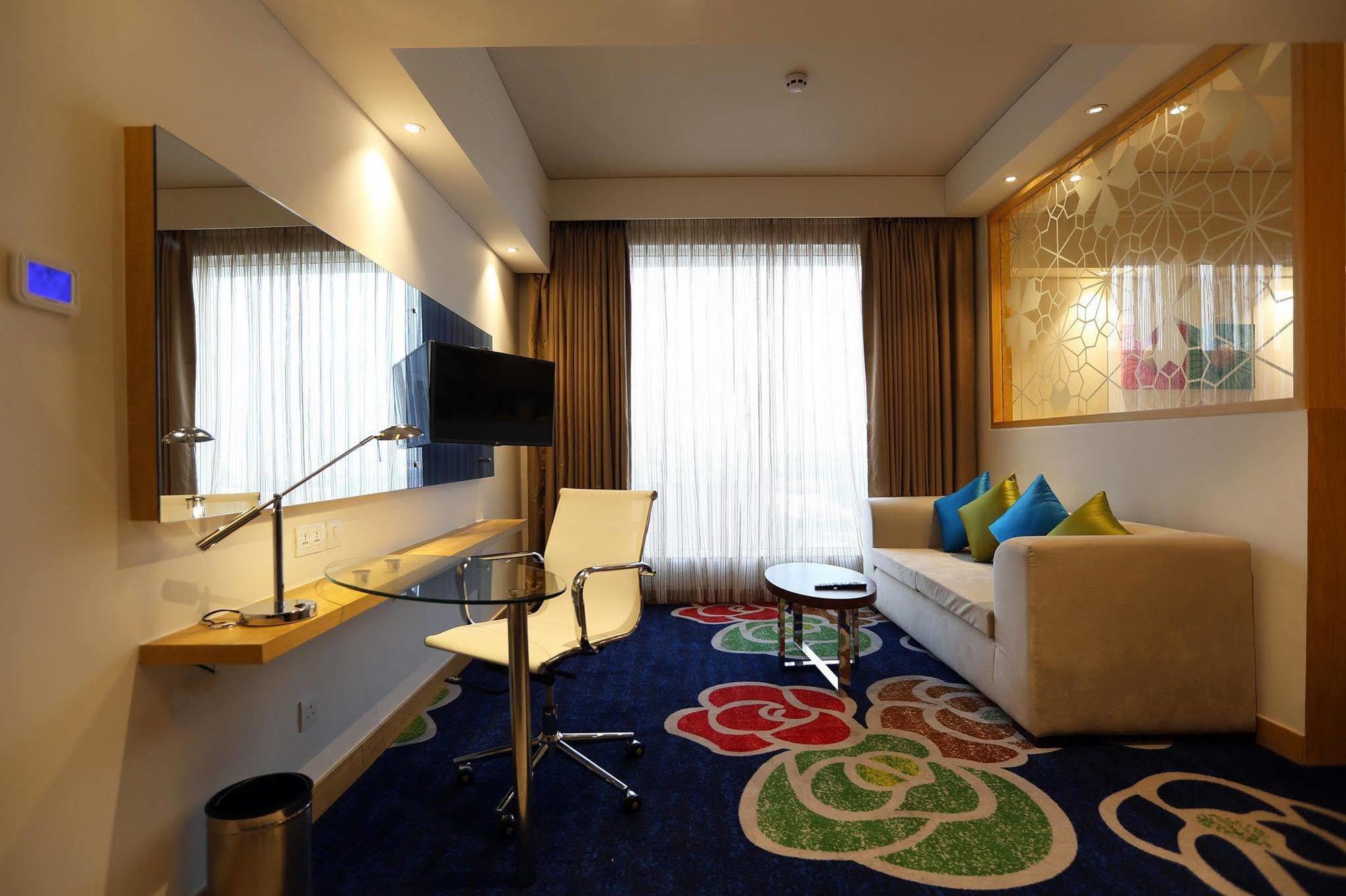 Holiday Inn Express Chennai Old Mahabalipuram Road Bagian luar foto